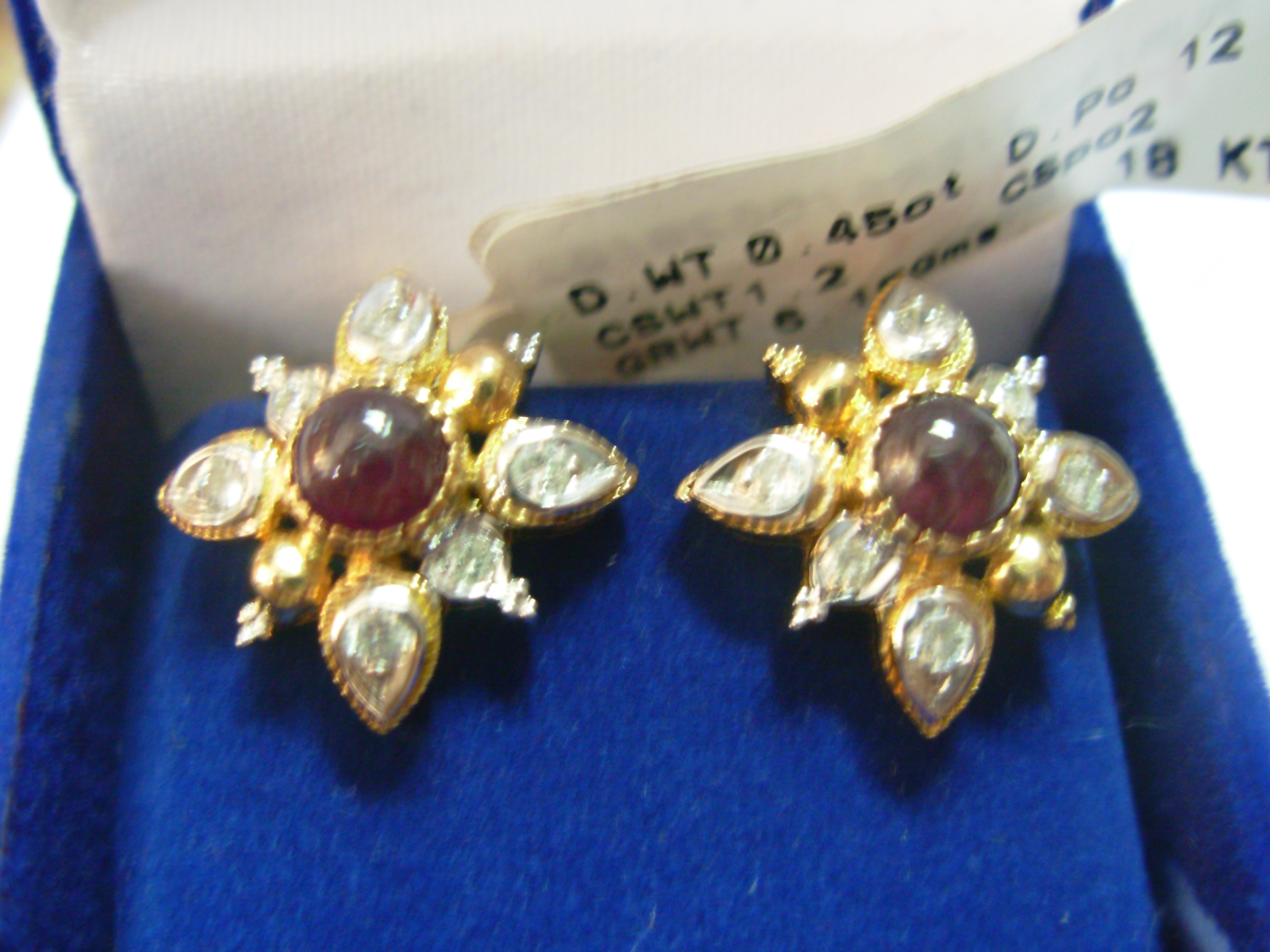 Beautiful 18 Kt Gold  Natural Diamond Earing